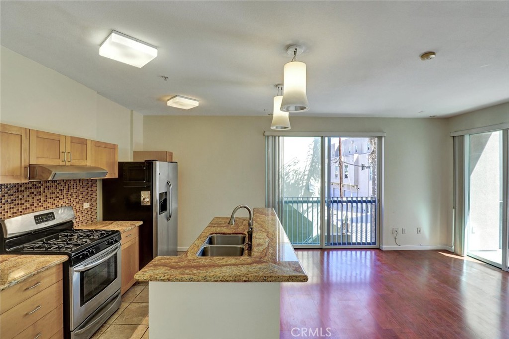 302 E 19th Street 7