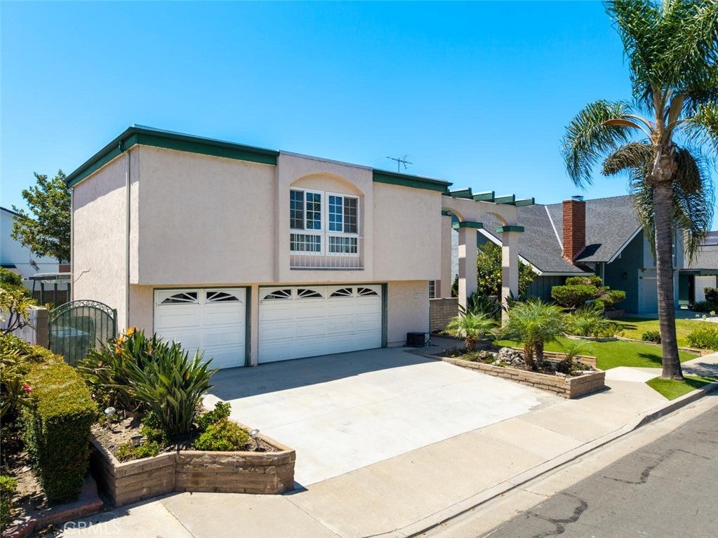 9717 Avenida Monterey