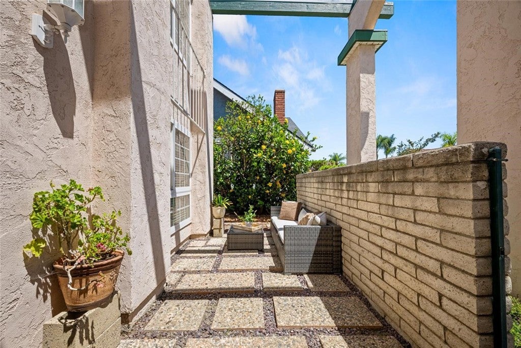 9717 Avenida Monterey