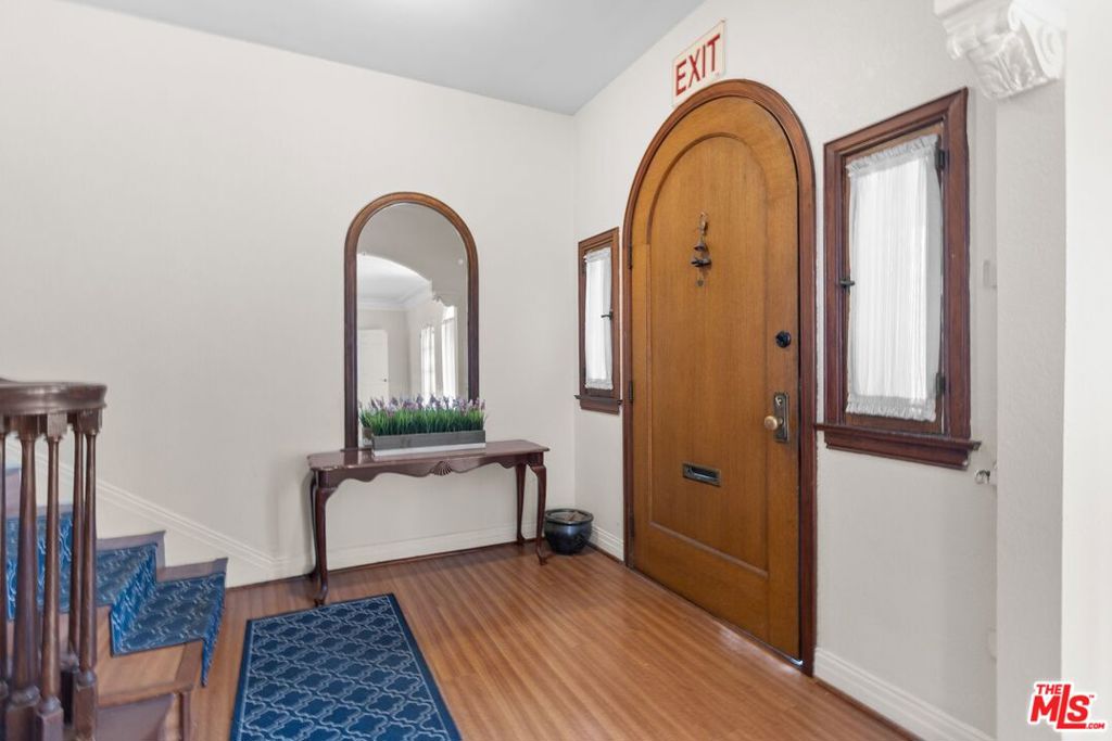 727 Crenshaw Boulevard