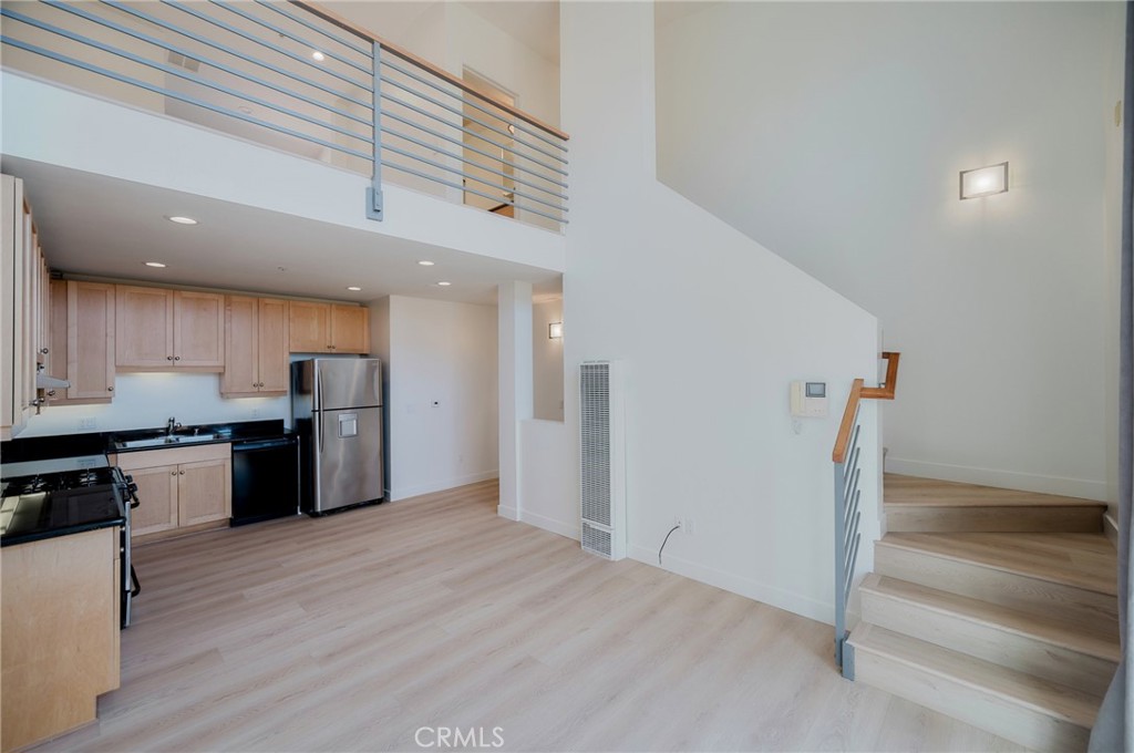 285 N Ventura Avenue 6