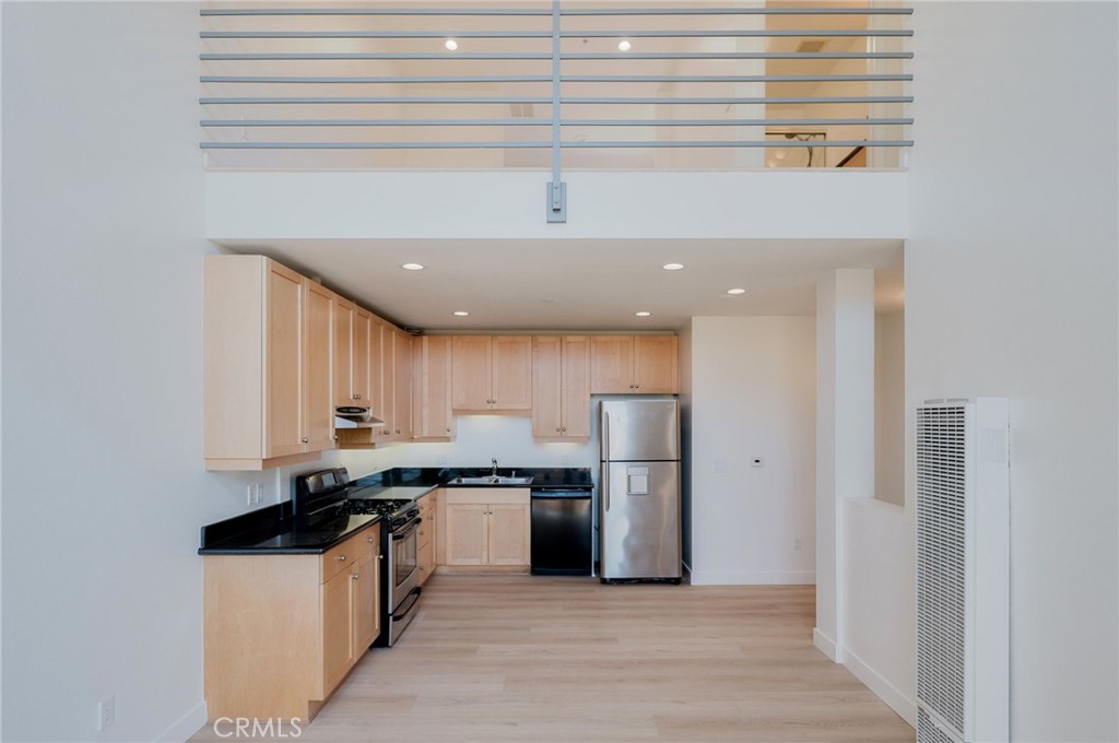 285 N Ventura Avenue 6