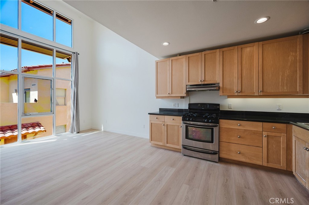 285 N Ventura Avenue 6