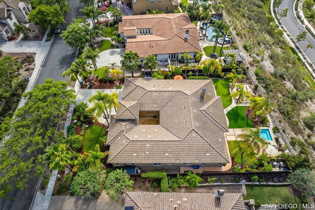 15234 Maple Grove LN