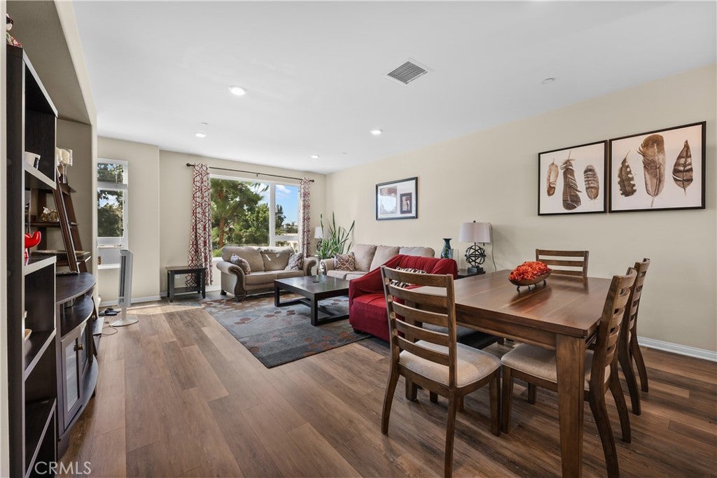 10674 Paramount
