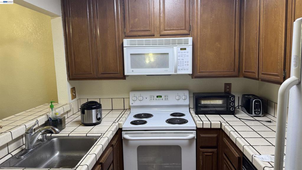 6043 Joaquin Murieta Ave D
