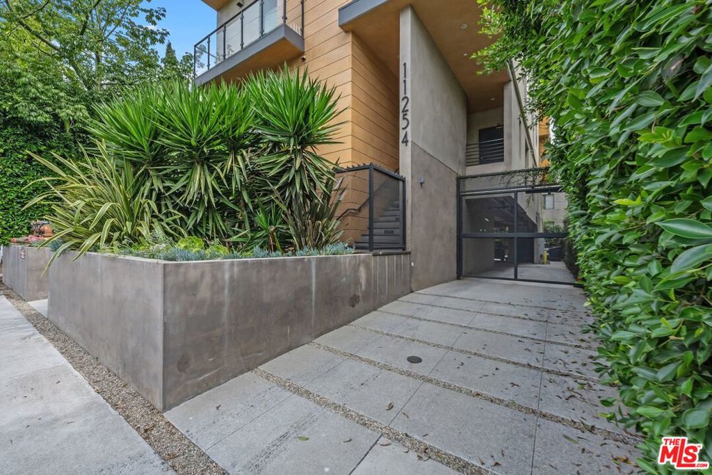 Properties 4 11254 Mississippi Avenue