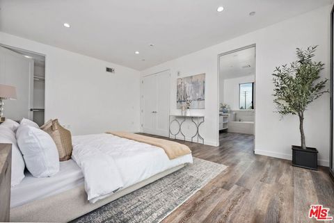 Tiny photo for 11254 Mississippi Avenue, Los Angeles, CA 90025 (MLS # 25586673)