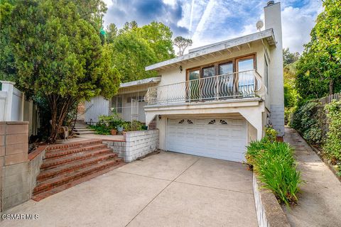 Photo of 3524 Stonehill Place, Sherman Oaks, CA 91423 (MLS # 226001889)