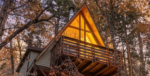 Photo of 32703 Tulip, Arrowbear, CA 92382 (MLS # SR25255239)