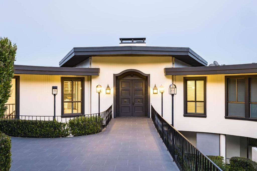 835 La Honda Road
