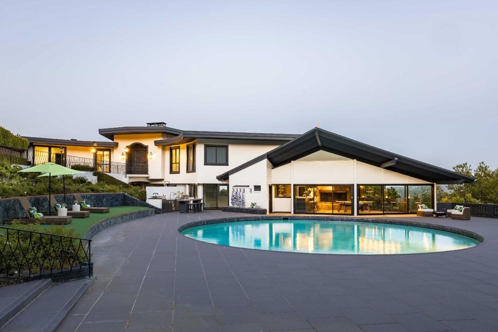 835 La Honda Road