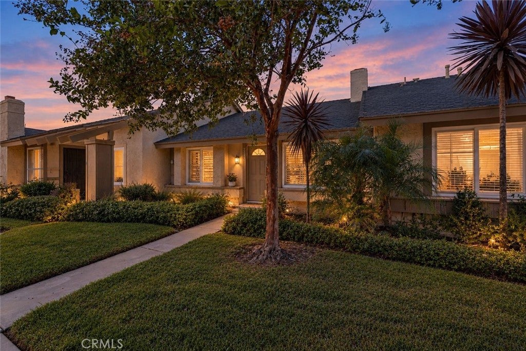 2032 E Blackwood