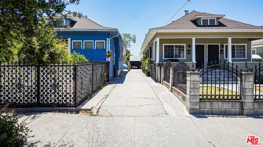 2120 Mozart Street