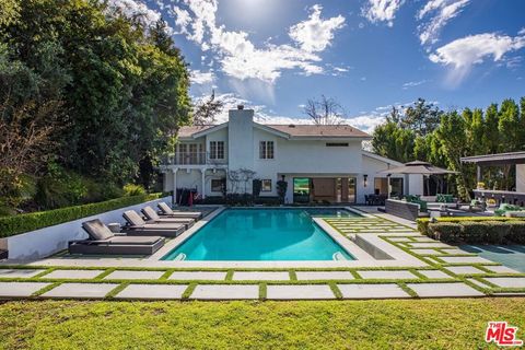 Photo of 9823 Cardigan Place, Beverly Hills, CA 90210 (MLS # 26645513)