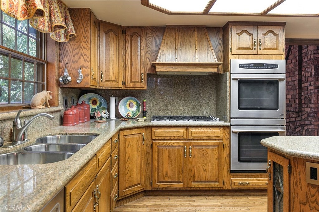 Lake Arrowhead, California, 92352, United States, 4 Bedrooms Bedrooms, ,5 BathroomsBathrooms,Residential,Active,2029756