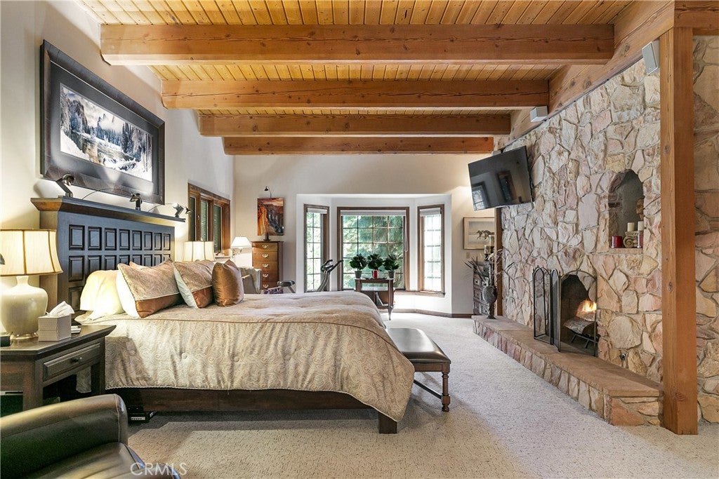 Lake Arrowhead, California, 92352, United States, 4 Bedrooms Bedrooms, ,5 BathroomsBathrooms,Residential,Active,2029756
