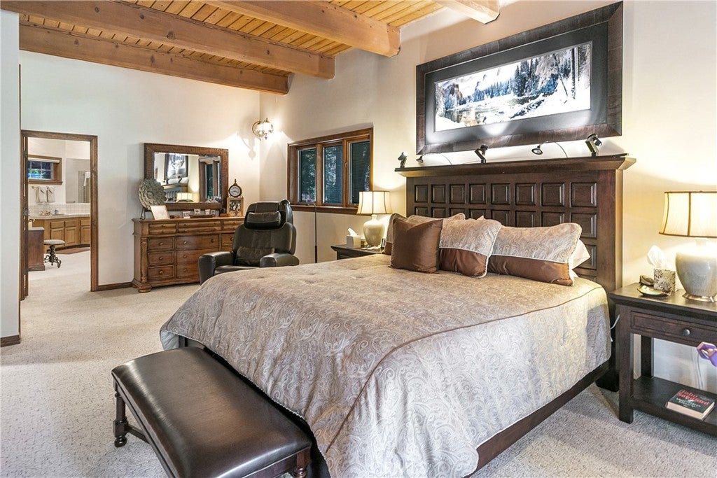 Lake Arrowhead, California, 92352, United States, 4 Bedrooms Bedrooms, ,5 BathroomsBathrooms,Residential,Active,2029756