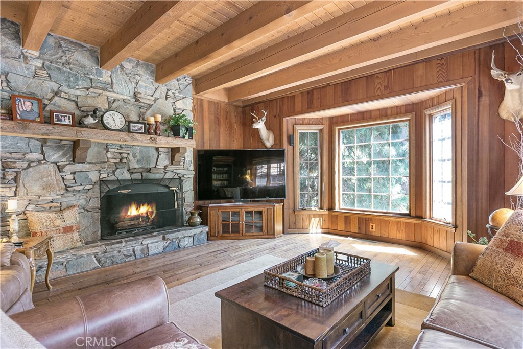 Lake Arrowhead, California, 92352, United States, 4 Bedrooms Bedrooms, ,5 BathroomsBathrooms,Residential,Active,2029756