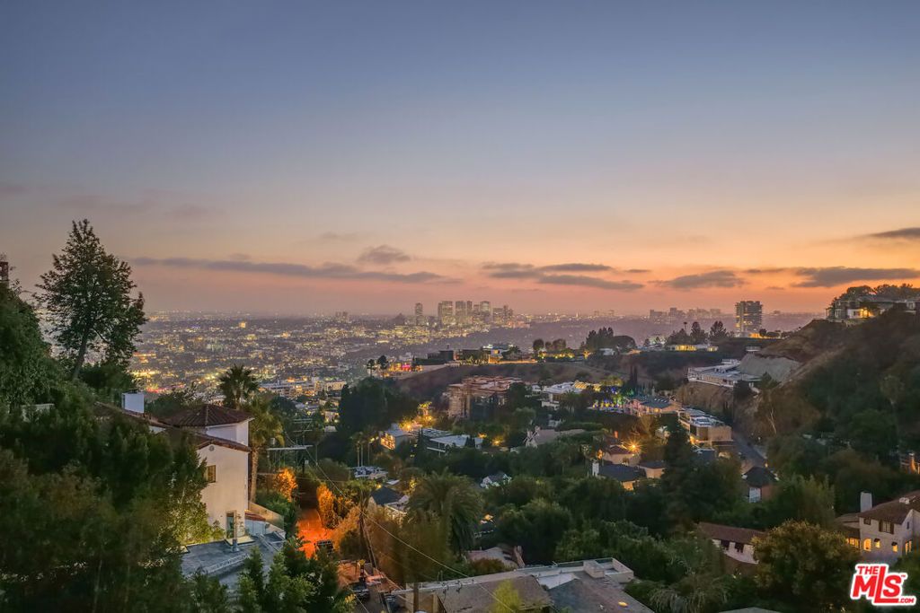 Photo of 1528 Forest Knoll Drive, Los Angeles, CA 90069 (MLS # 25604711)