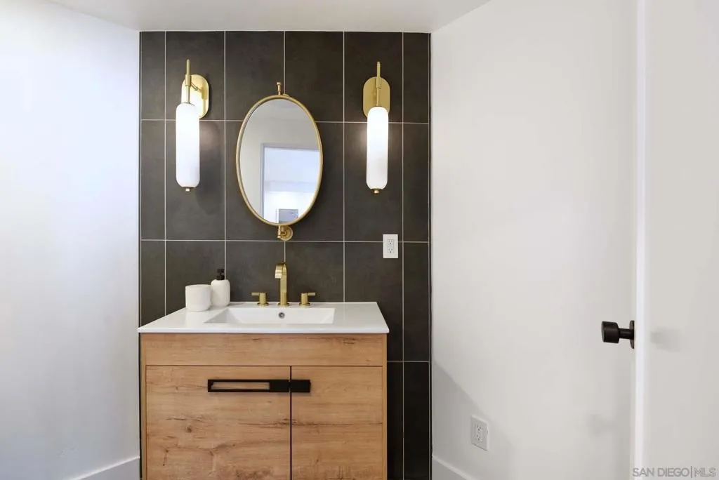 La Jolla, California 92037, United States, 3 Bedrooms Bedrooms, ,3 BathroomsBathrooms,Residential,Active,169118