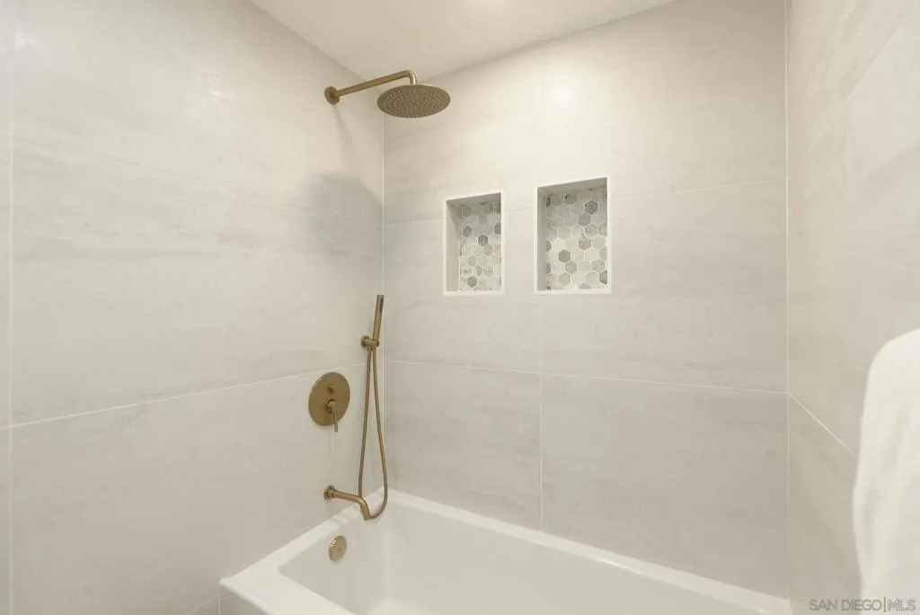 La Jolla, California 92037, United States, 3 Bedrooms Bedrooms, ,3 BathroomsBathrooms,Residential,Active,169118