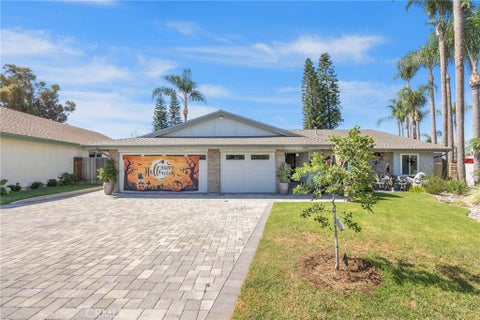 Photo of 24382 Corta Cresta DR, Lake Forest, CA 92630 (MLS # OC26202241)