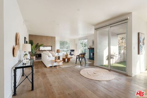 Photo of 4925 Wilshire Boulevard #103, Los Angeles, CA 90010 (MLS # 25616779)