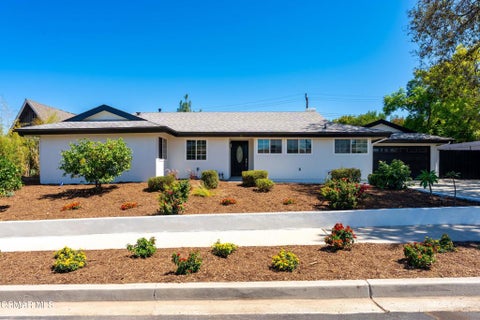 Photo of 15 Teasdale Street, Thousand Oaks, CA 91360 (MLS # 226004644)