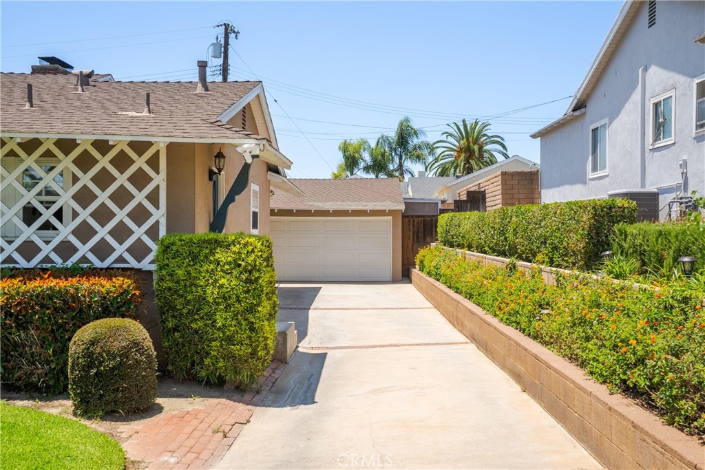 469 N Nearglen Avenue