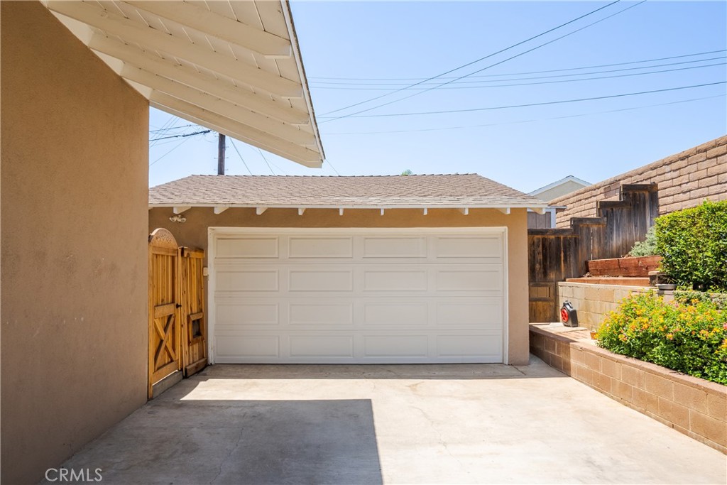 469 N Nearglen Avenue