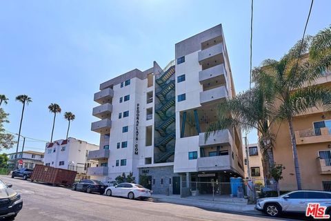Photo of 1047 Fedora Street #602, Los Angeles, CA 90006 (MLS # 26840961)