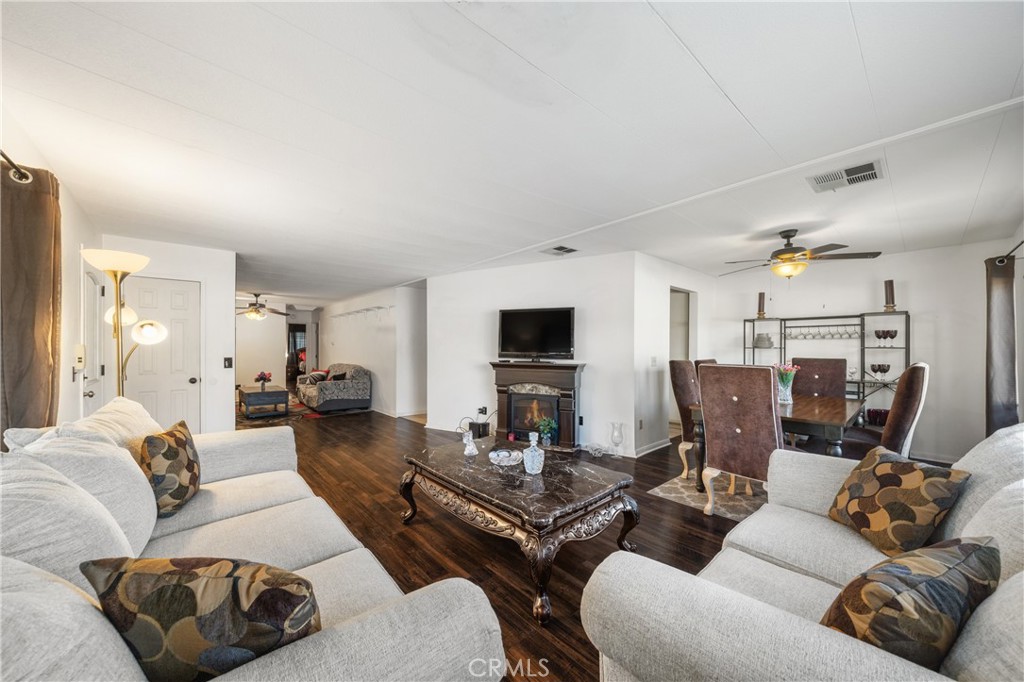 1525 W Oakland Avenue 24