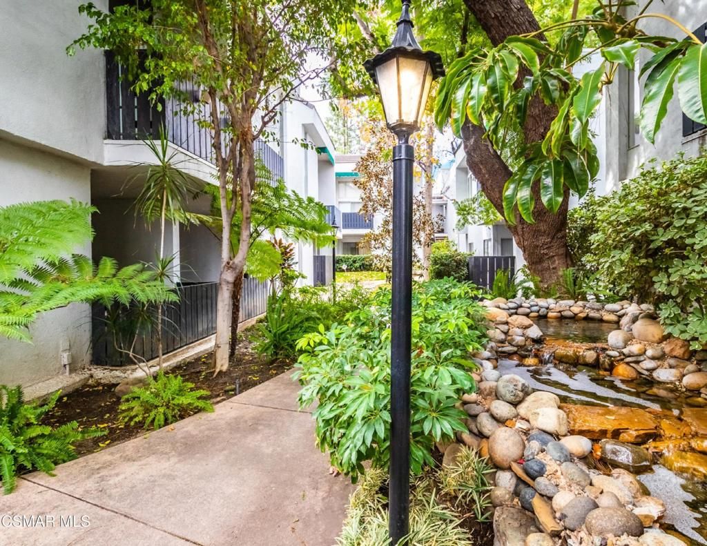 Photo of 18645 Hatteras Street #237, Tarzana, CA 91356 (MLS # 225005534)