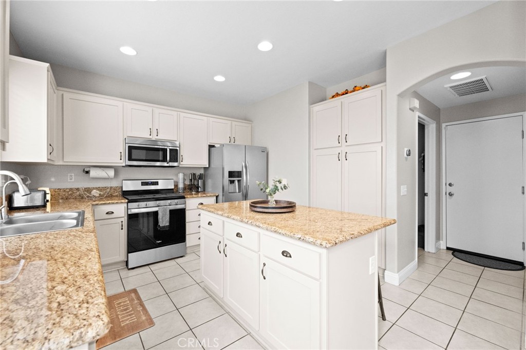 Properties 4 43195 Martina Court