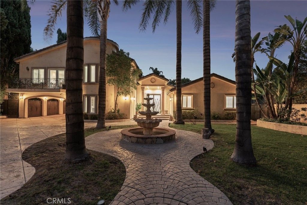 Photo of 22851 Calvert Street, Woodland Hills, CA 91367 (MLS # SR25242878)