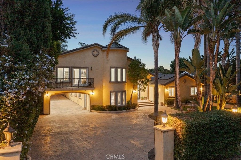 Photo of 22851 Calvert Street, Woodland Hills, CA 91367 (MLS # SR25242878)