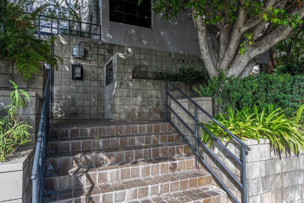 Photo of 11817 Texas #1, Los Angeles, CA 90025 (MLS # SR25263767)