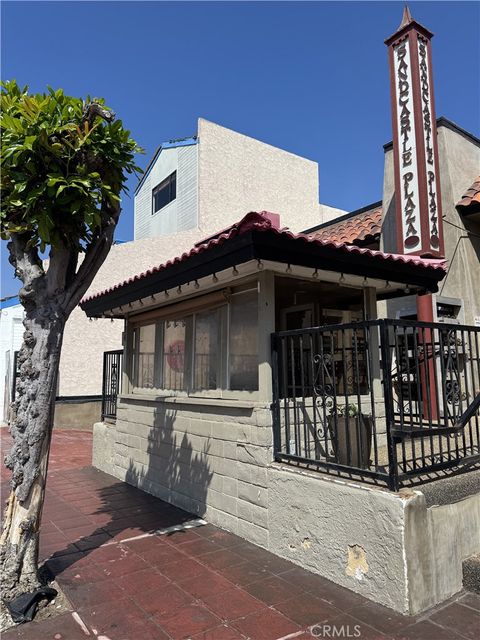 Photo of 934 Hermosa Ave Ave #15, Hermosa Beach, CA 90254 (MLS # SB25231925)