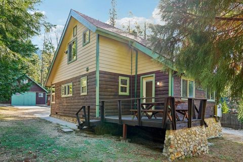 Photo of 25140 Lodge Road, Idyllwild, CA 92549 (MLS # 219139993DA)
