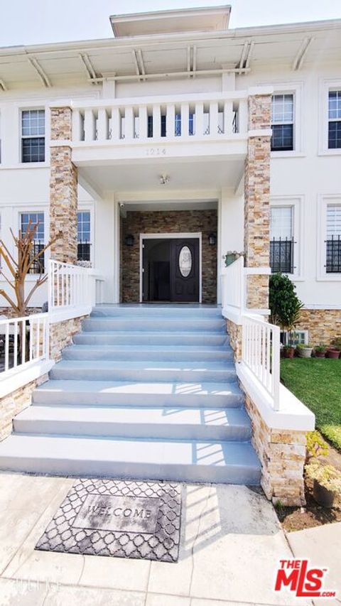 Photo of 1214 S NORTON Avenue #2, Los Angeles, CA 90019 (MLS # 21798460)