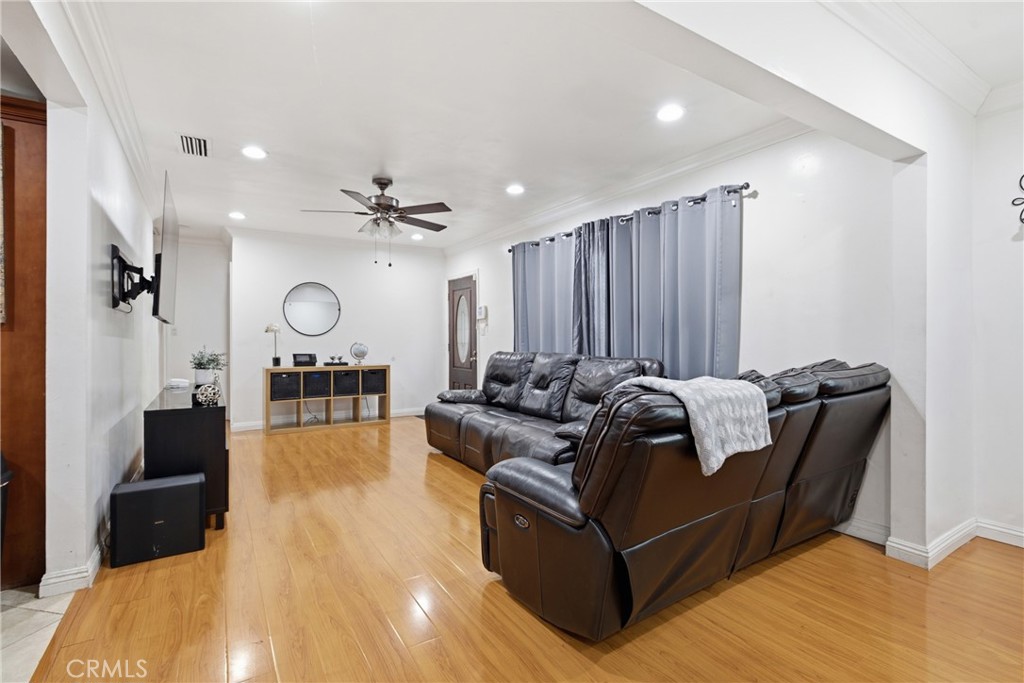 156 E 49th