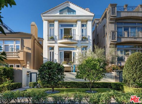 Photo of 129 Channel Pointe Mall, Marina Del Rey, CA 90292 (MLS # 25584447)