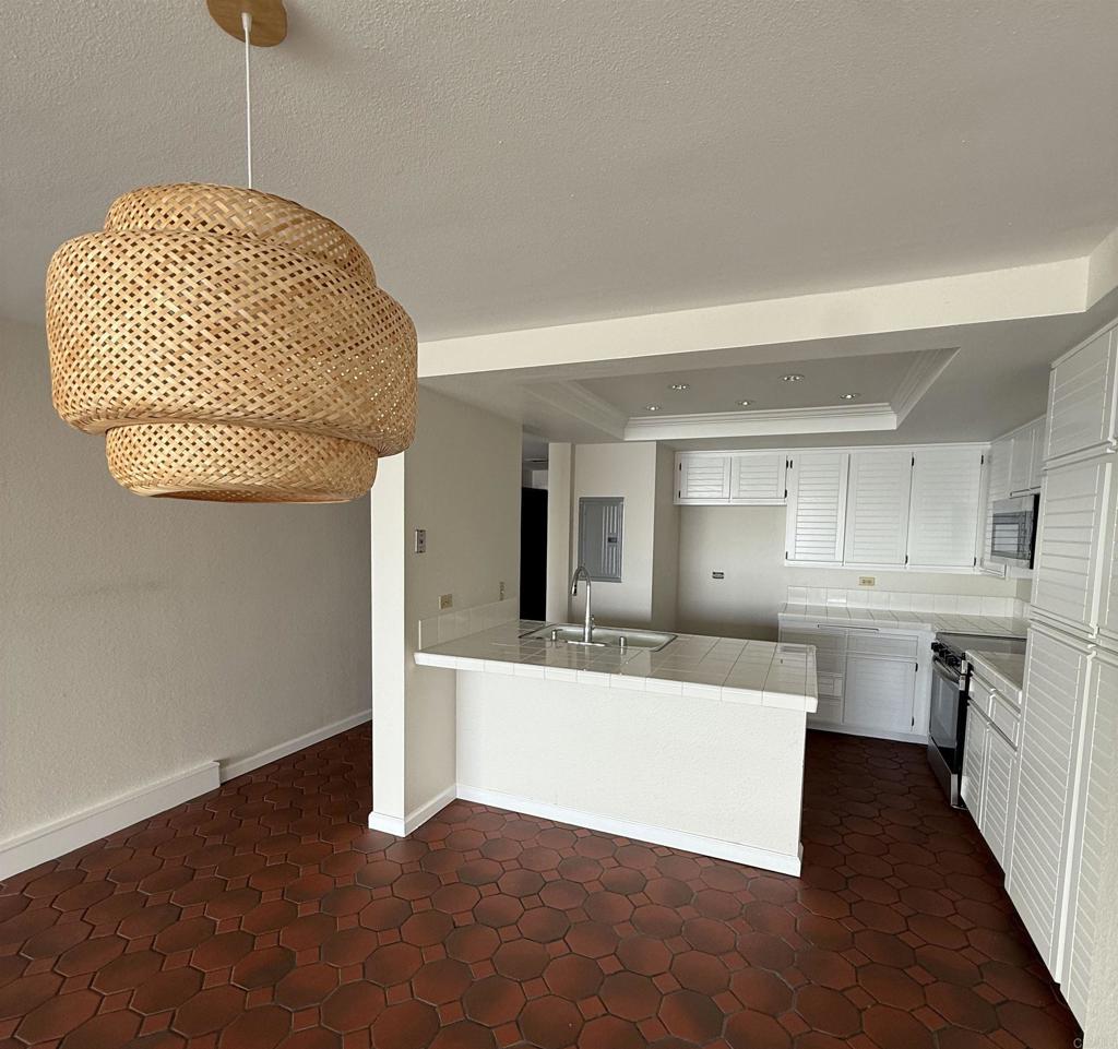 1200 Harbor Drive N 16B