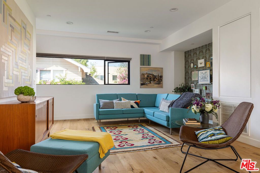 Photo of 860 S Wilton Place, Los Angeles, CA 90005 (MLS # 26718629)