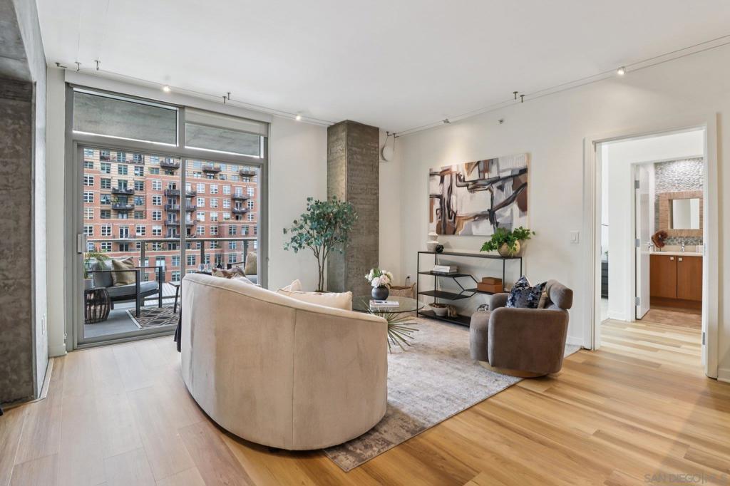 800 The Mark Lane 607