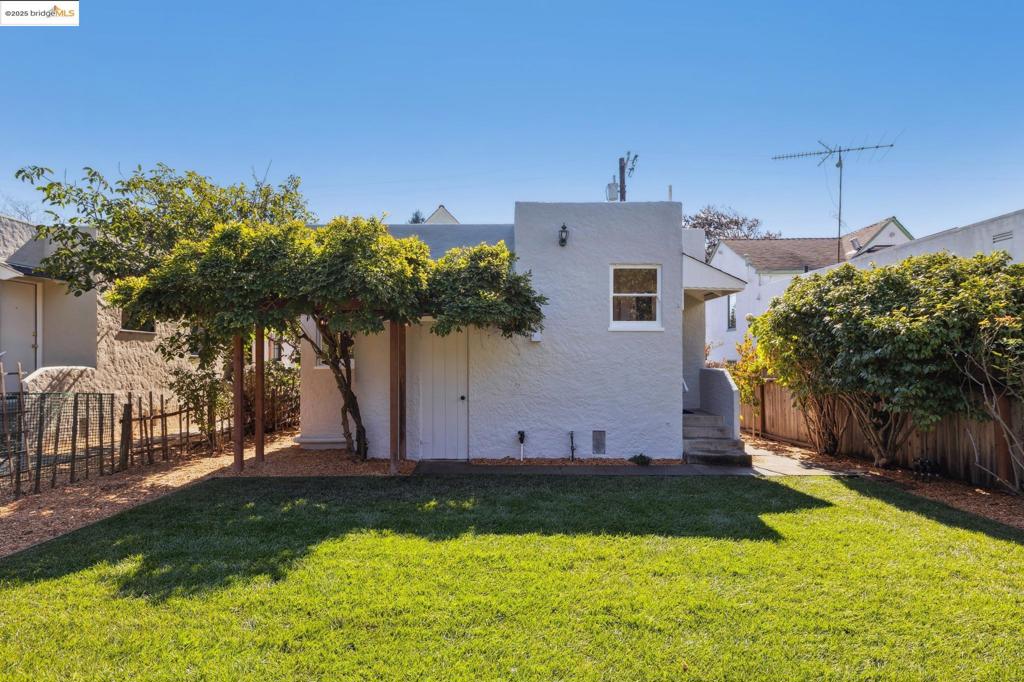 SAN PABLO PARK - Residential