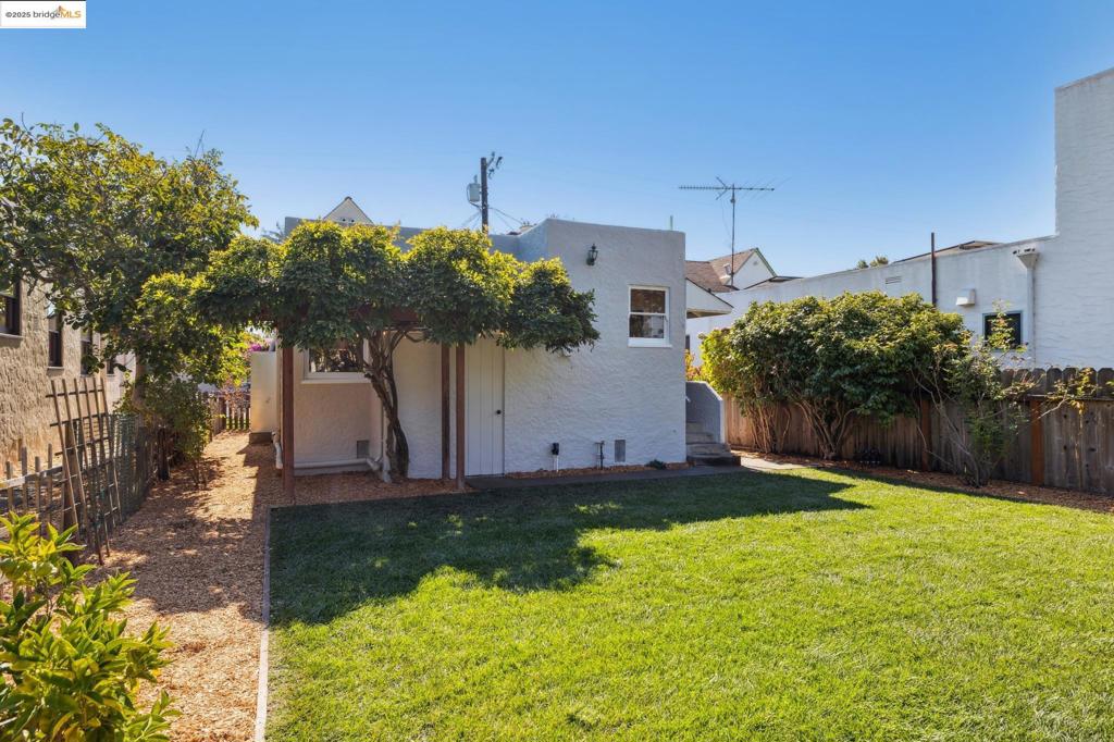 SAN PABLO PARK - Residential