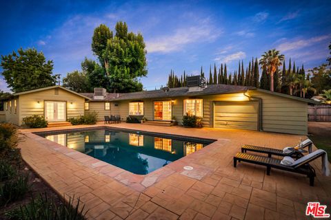 Photo of 6001 Oakdale Avenue, Woodland Hills, CA 91367 (MLS # 26674211)