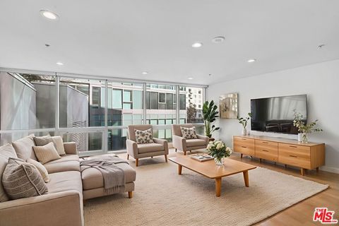 Photo of 901 S Flower Street #401, Los Angeles, CA 90015 (MLS # 25626413)